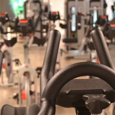 Geräte für das Training im Fitnessstudio