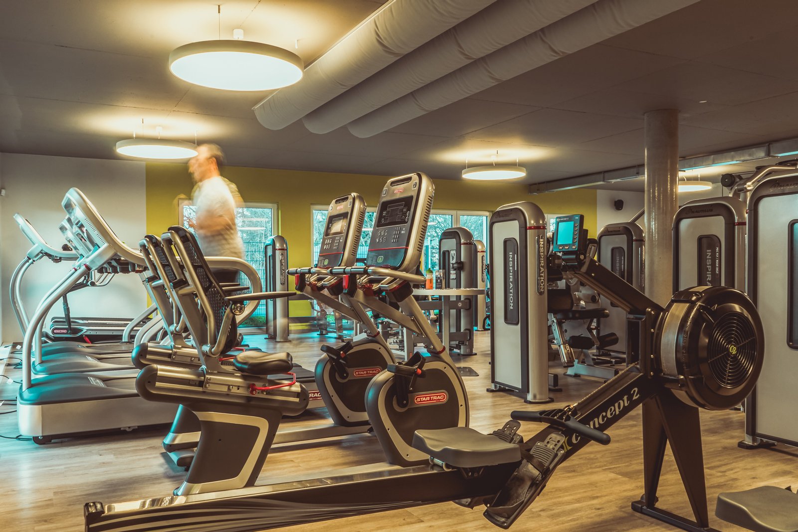 Training mit Geräten im MYGYM Prime Fitnessstudio